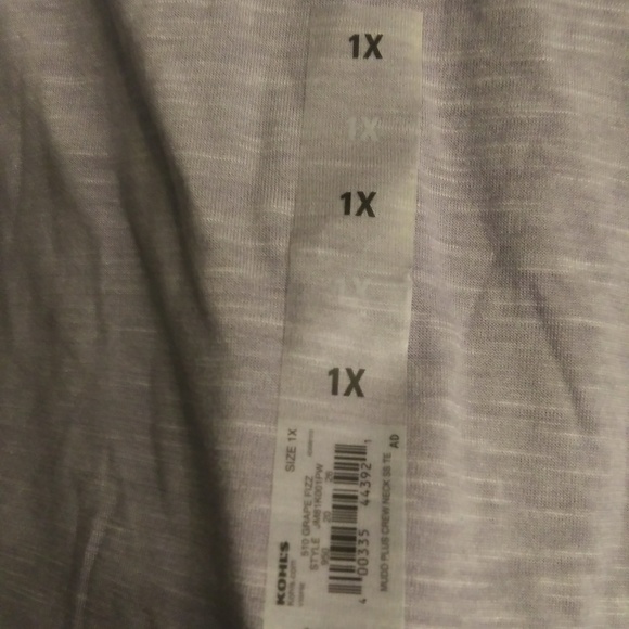 ๐ NWT Mudd Weekend Tee! - Picture 2 of 3